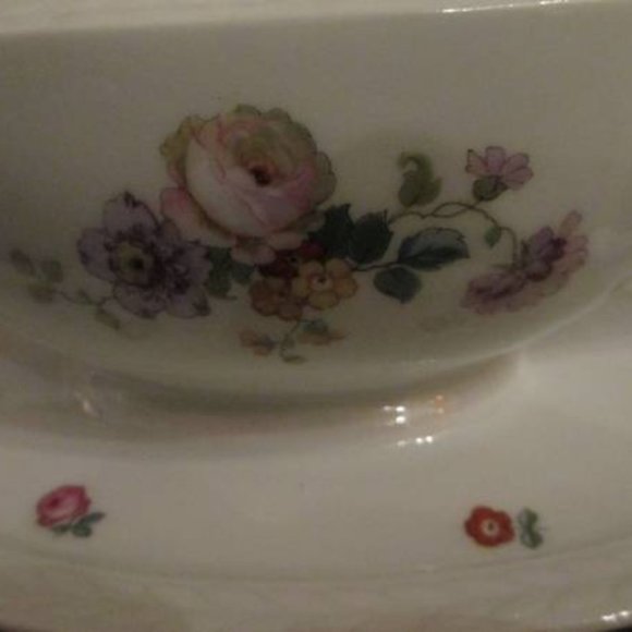 Vintage Thomas Bavaria Gravy Boat with rose design and attached plate - Picture 5 of 5